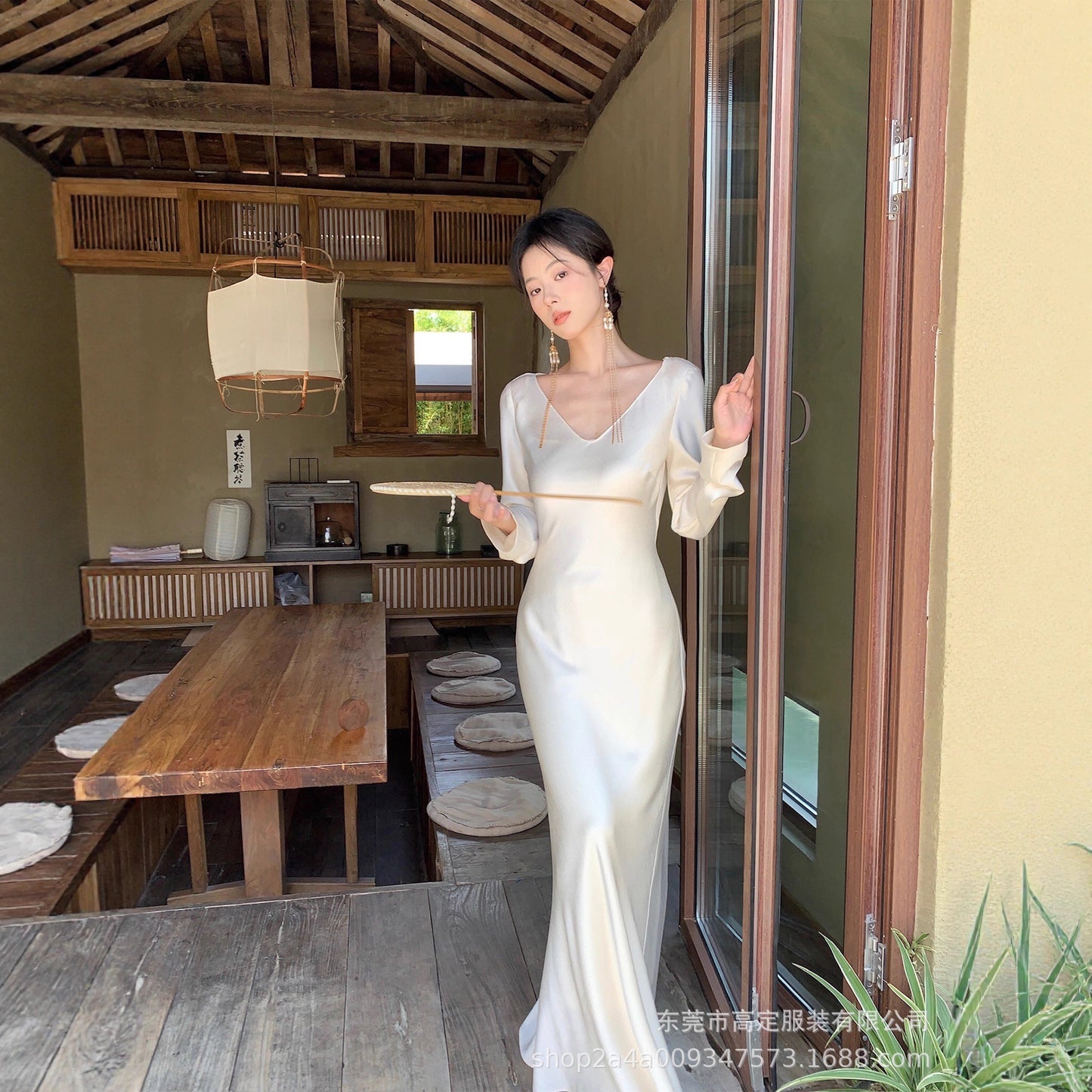 Haute couture imported acetic acid V-neck satin one-piece dress temperament oblique cut long dress fish tail advanced sense French