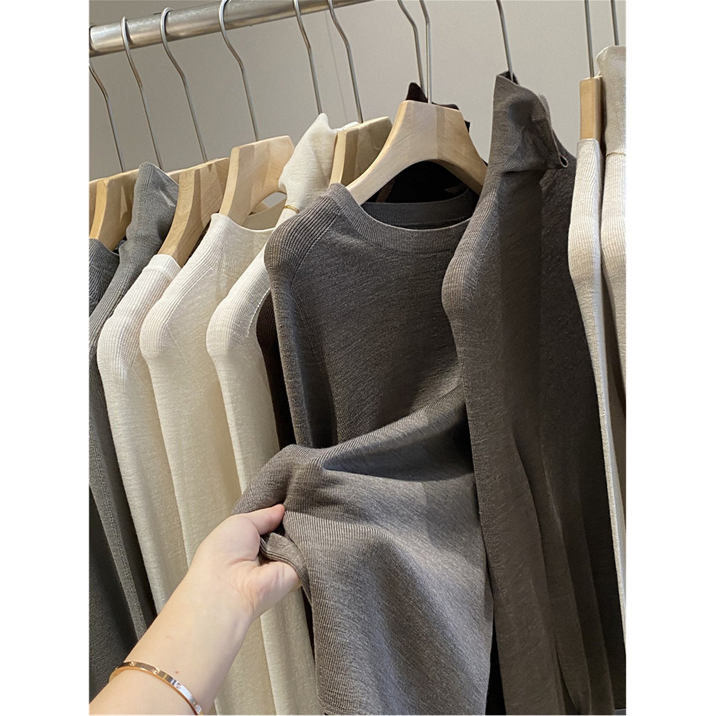 IN BLUE 100 wool! Yangzi yarn seamless machine washable fashion bottoming sweater knitted sweater women's sweater