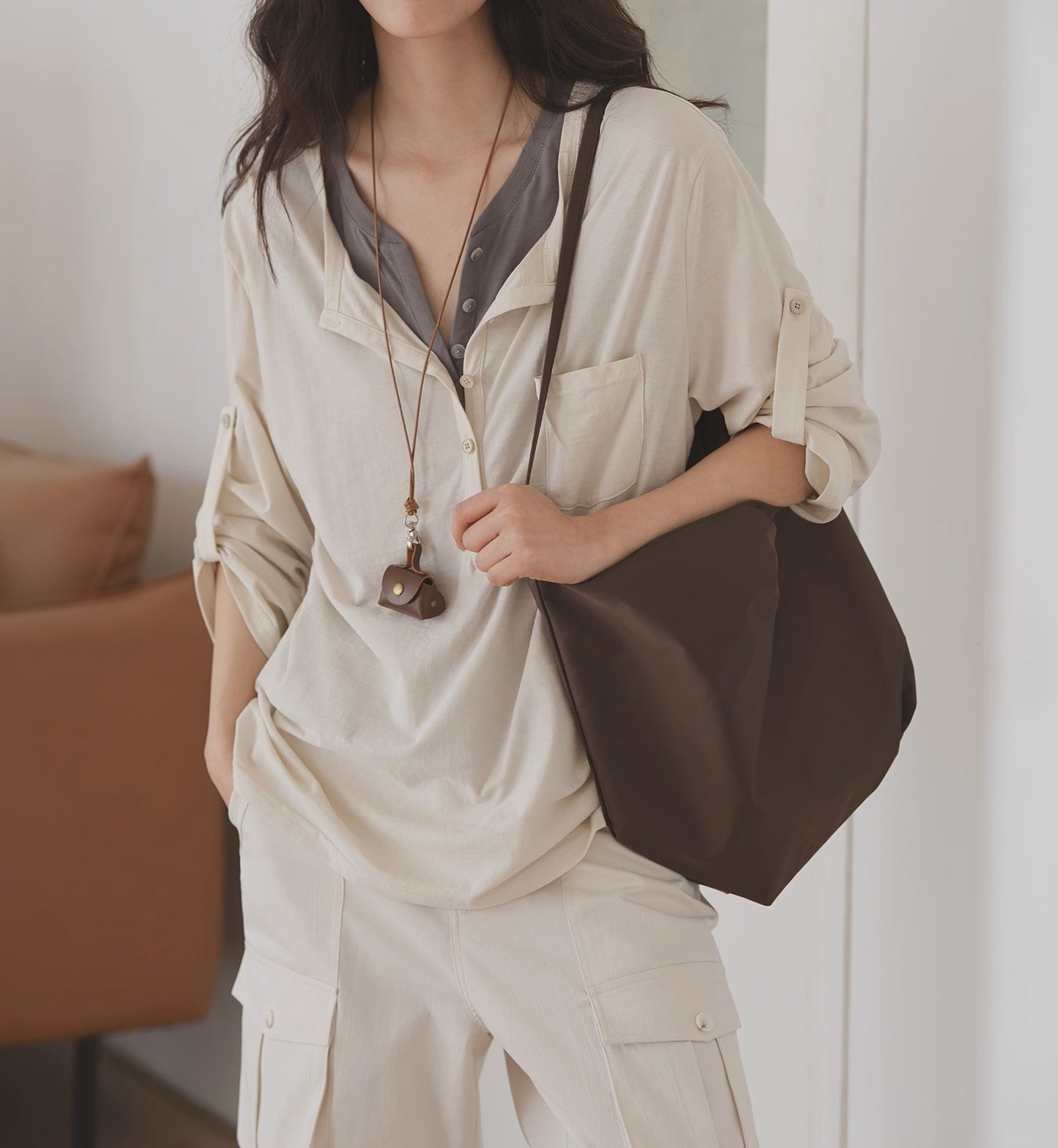 EIGHTMONTH contrasting fake two-piece loose T-shirt women's 2025 autumn new mid-sleeved shoulder-down niche top