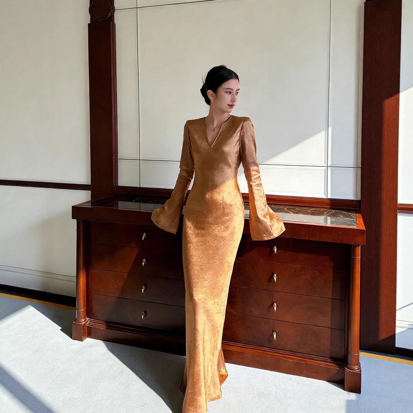 Haute couture imported full acetic acid spring gilt shining design feeling thousand gold feeling V neck thin sister dress dress