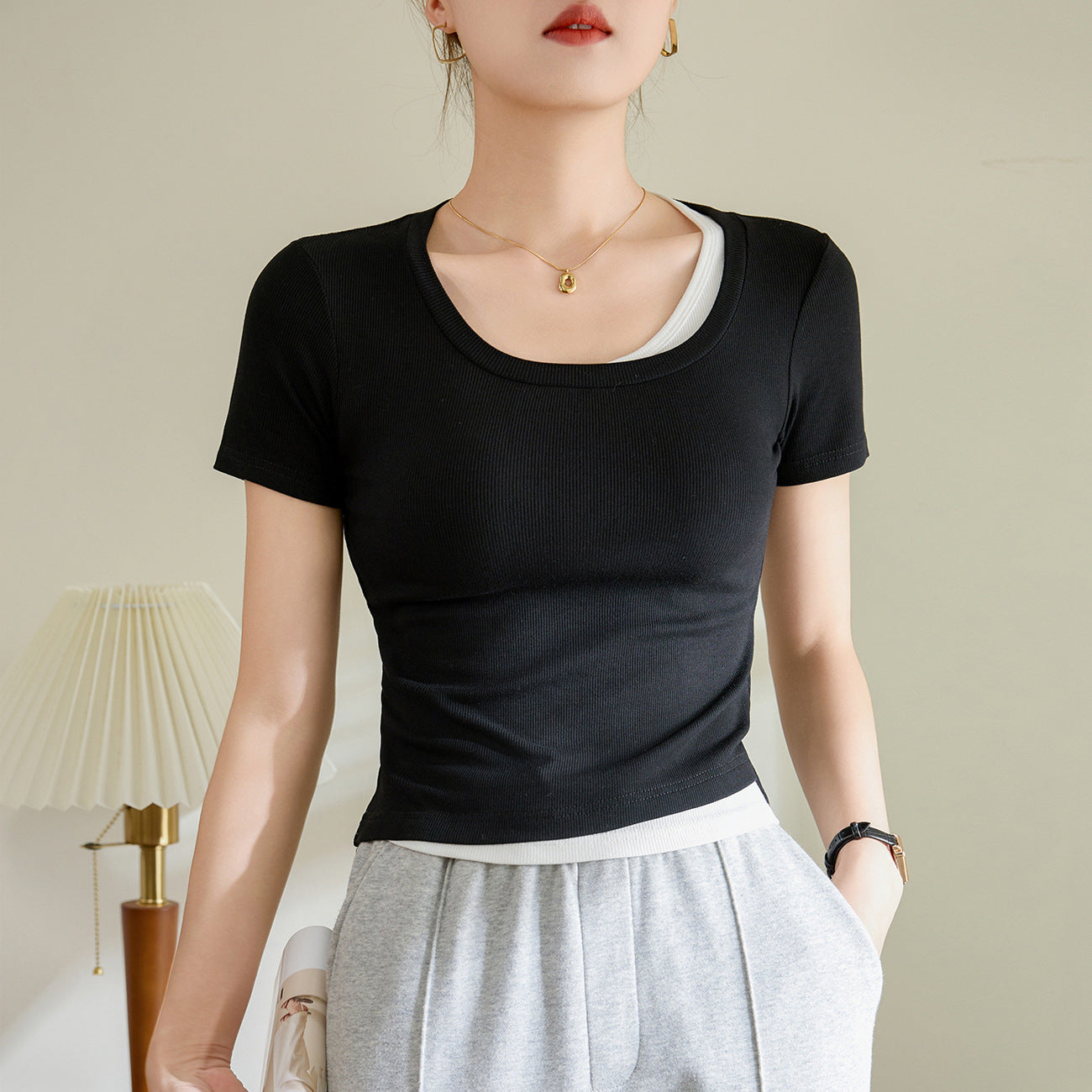 [Selection of good materials] Splicing contrasting color fake two-piece T-shirt women's short-sleeved 2026 summer new slim-fitting and thin bottoming shirt
