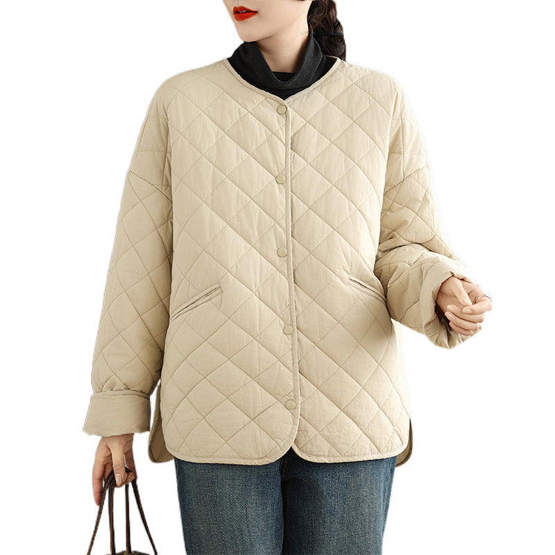 The real shot will be in the winter of 2025. The new rhombus light and thin cotton clothes women's padded jackets are loose and warm cotton clothes women's clothing.