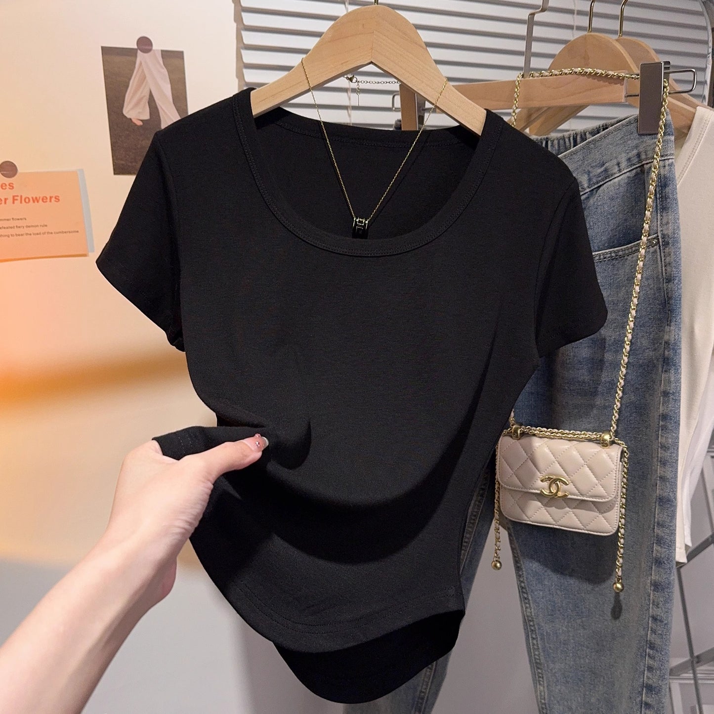 Black versatile low-neck short-sleeved T-shirt women's curved hem threaded bottoming shirt design sense niche foreign U-neck top