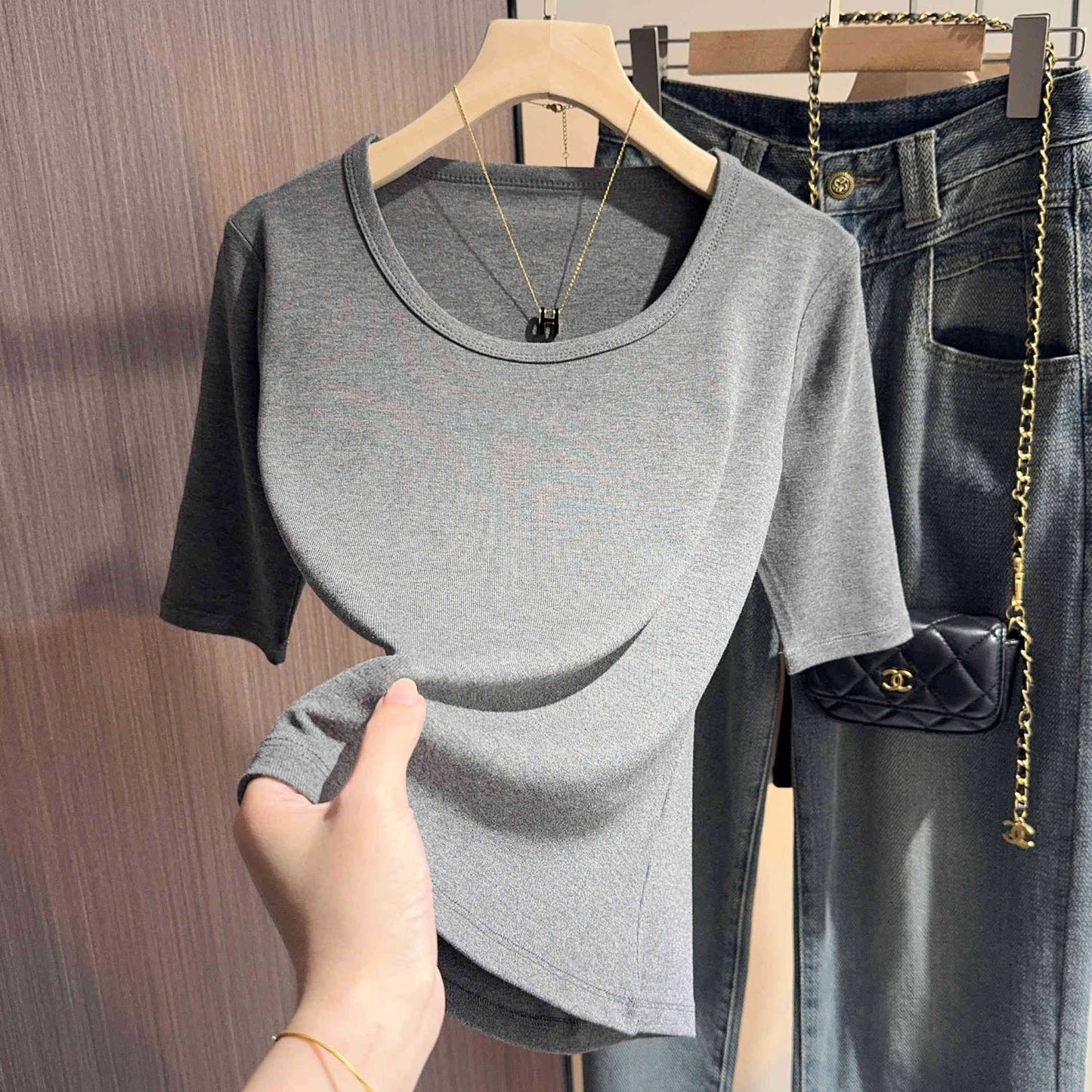 Dark gray round neck five-quarter-sleeved bottoming shirt T-shirt women's spring and autumn threaded half-sleeved U-neck medium-sleeved front shoulder top shirt