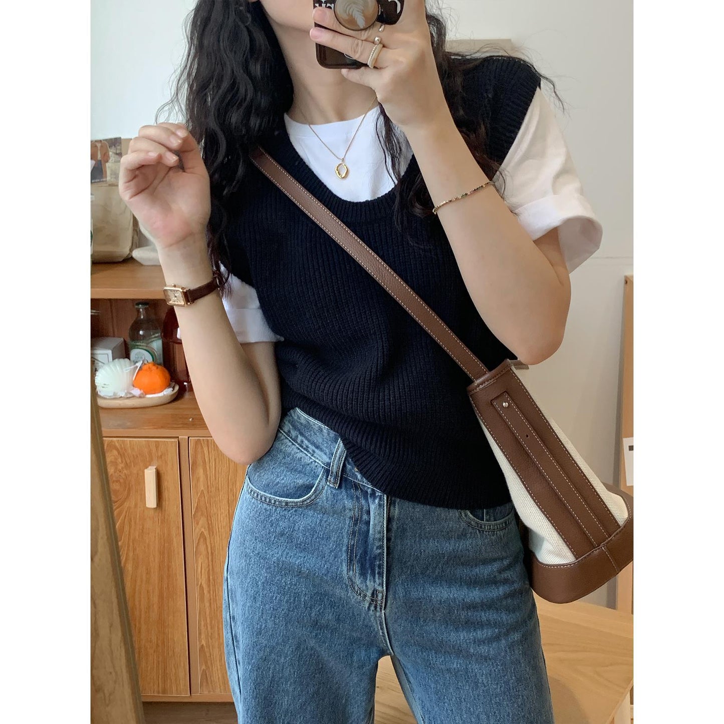 Layered in early autumn, small people loose and lazy, low crew neck vest, versatile knitted vest girl