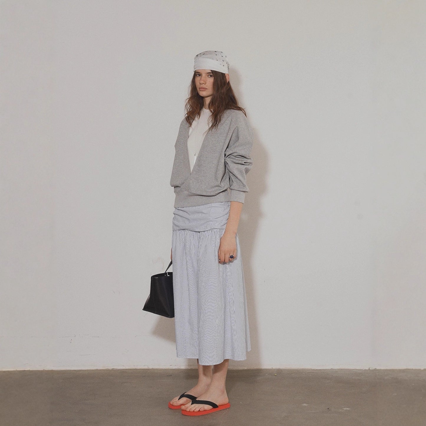 Lofi chIose gray V-neck casual sweatshirt women's new high-end loose slimming cover-up top for autumn