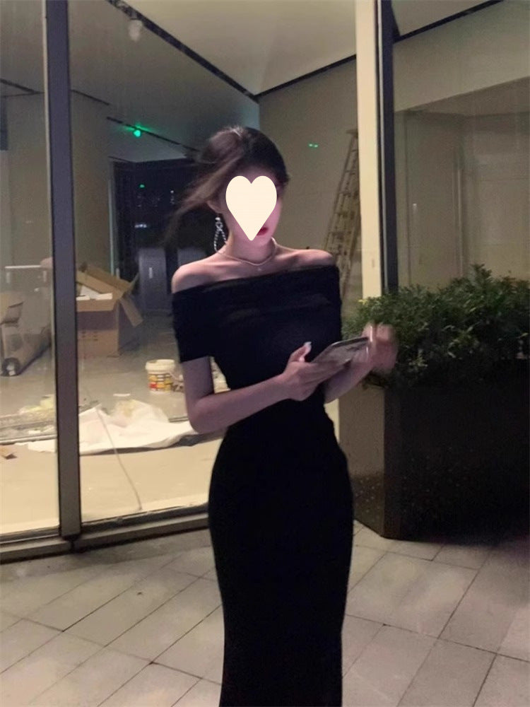 Gao Leng Yujie wore a black one-line neck dress, a woman's summer temperament, slim and slim, and a waist and hip length skirt