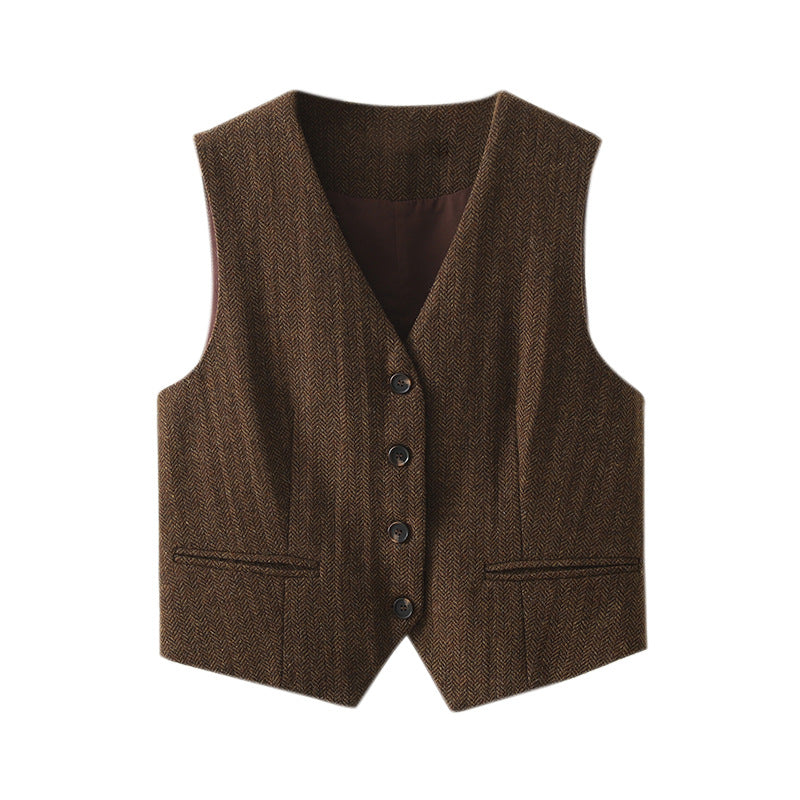 The real shot will be in the autumn of 2025. The new literary and retro models will be stacked with British woolen vests and sleeveless vest jackets. Women's clothing
