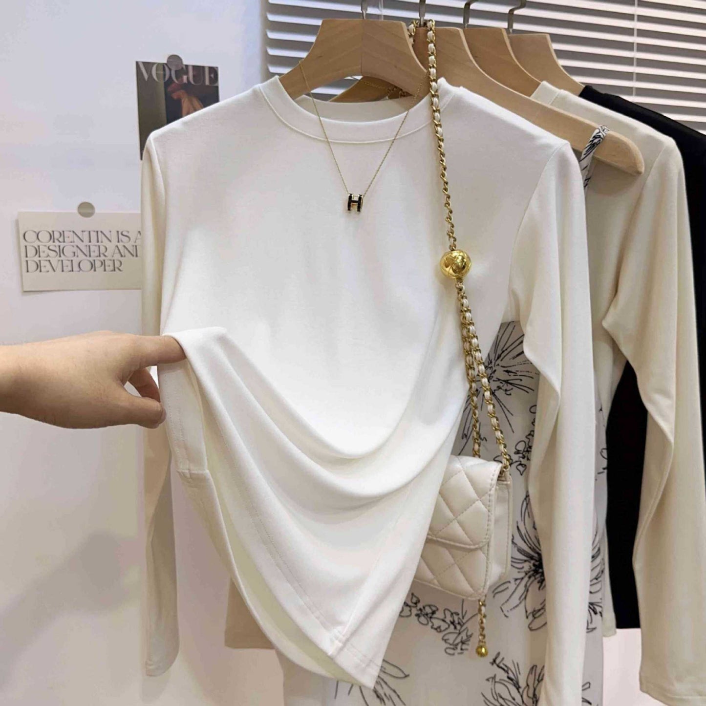 White bottoming shirt women's small round neck inner with early spring and autumn thread long-sleeved T-shirt temperament looking thin 2025 top ins