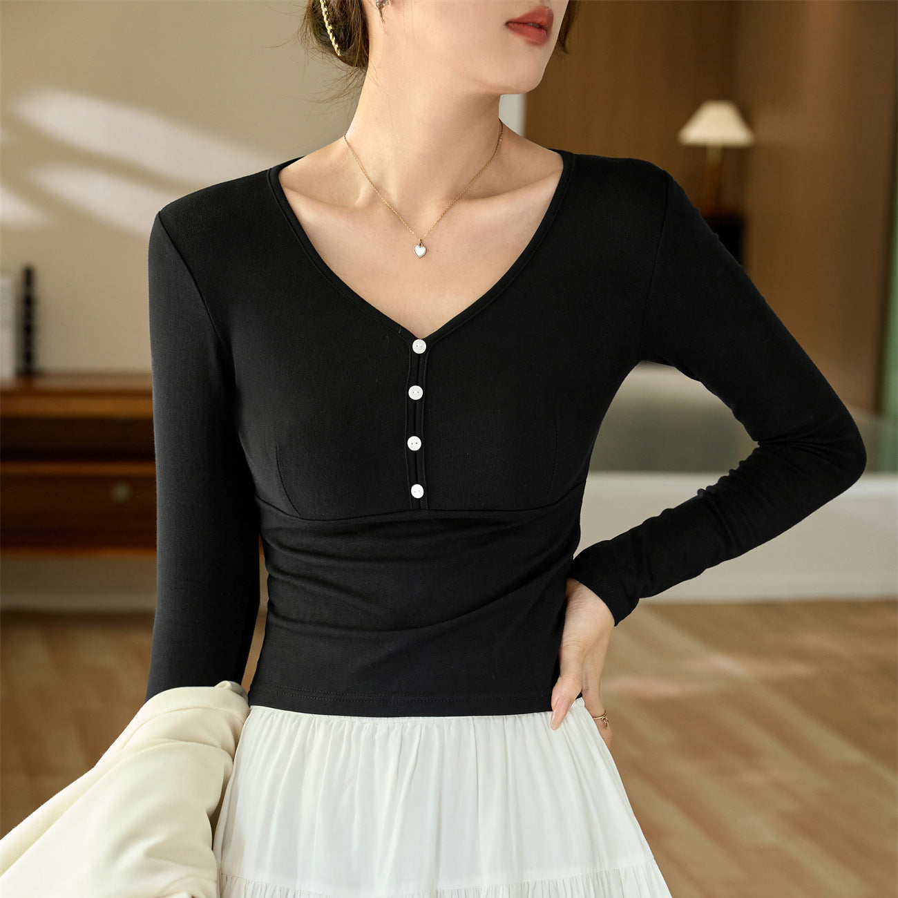 #Quality to do high quality #temperament age reduction design sense T-shirt women's long sleeves 2026 autumn clothes new shell buckle pure desire top