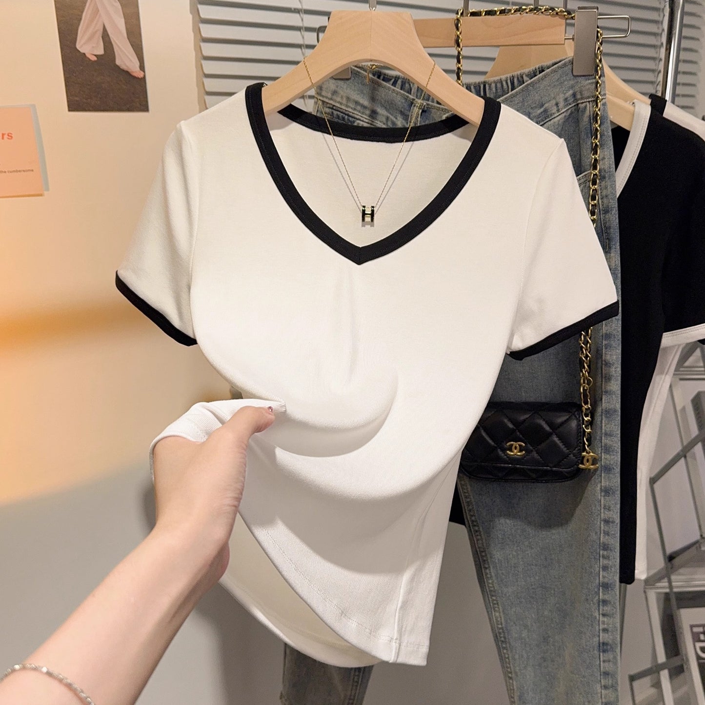 Chic short-sleeved T-shirt women's summer new slim-fitting unique contrasting color splicing temperament simple V-neck top bottoming shirt