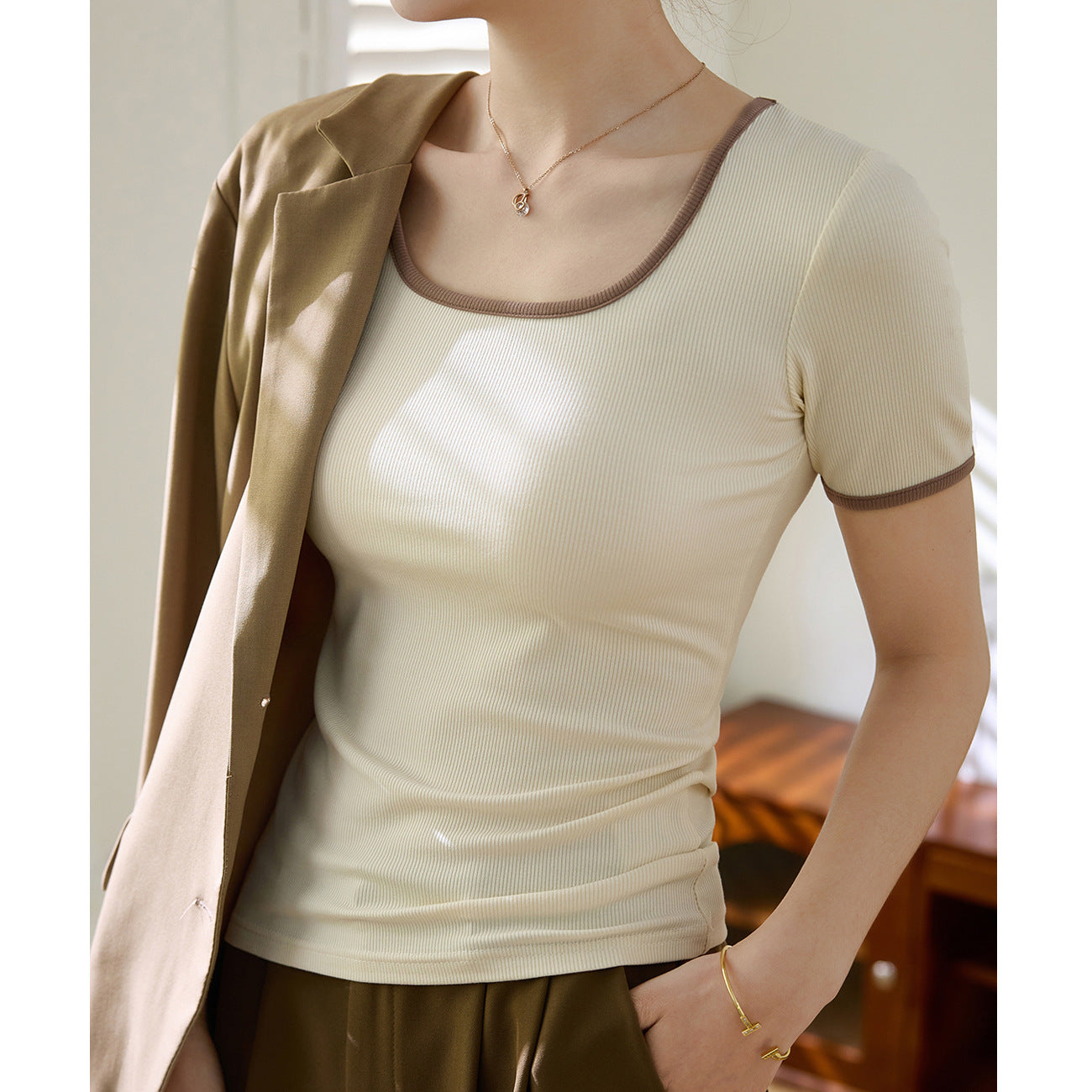 [Use good materials] High elastic threaded cotton square neck T-shirt women's short sleeve 2026 new retro color matching tight bottoming shirt